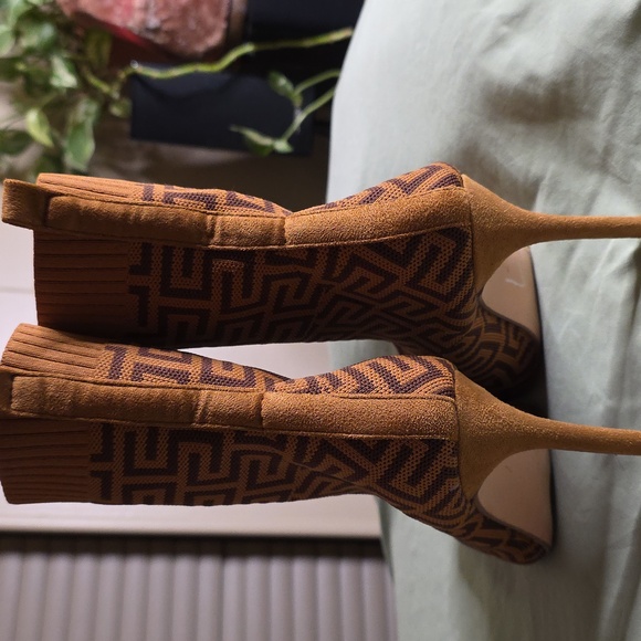 Catherine Malandrino Brown Geometric Heeled Boots - Picture 4 of 6